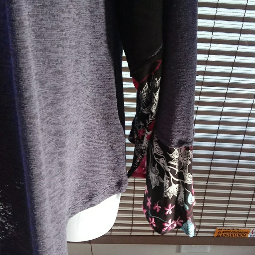 Beautiful bell sleeve - Picture 2 of 3